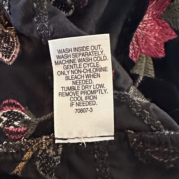 a.n.a NWT Black Ember Velvet Embroidered Long Sleeve Dress - Picture 10 of 11